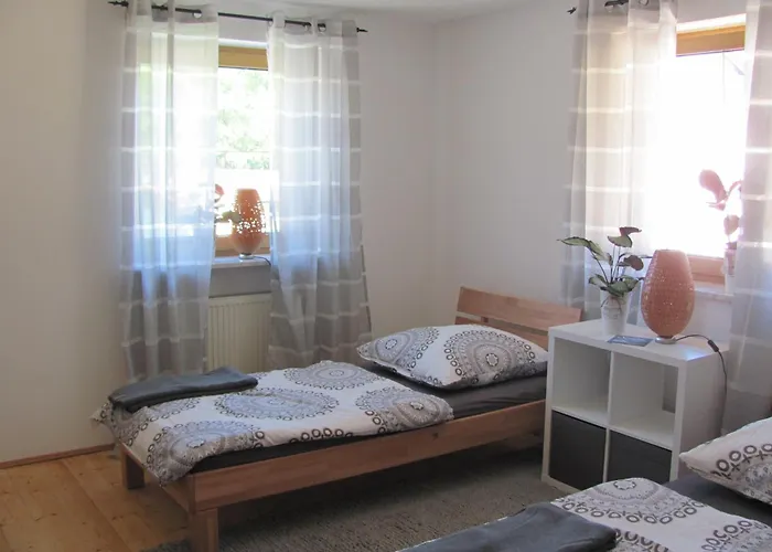 #6 Helles Sonniges Zimmer Mit 2 Betten,Sofa W-Lan Frei Airport Nah Gelegen Mit Wg Bad